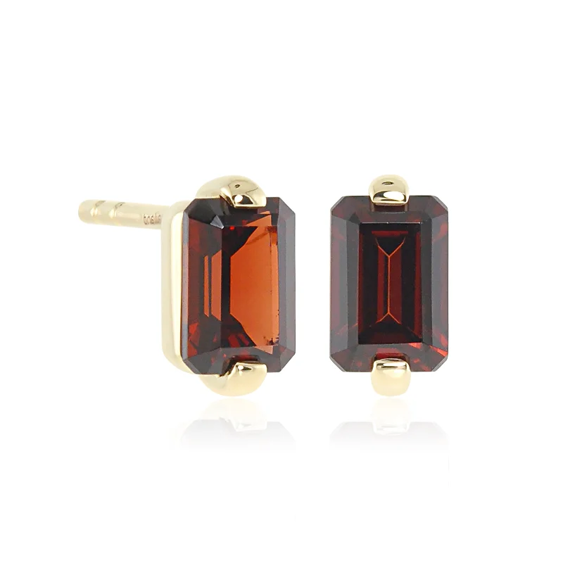 Jackie Earrings in Garnet